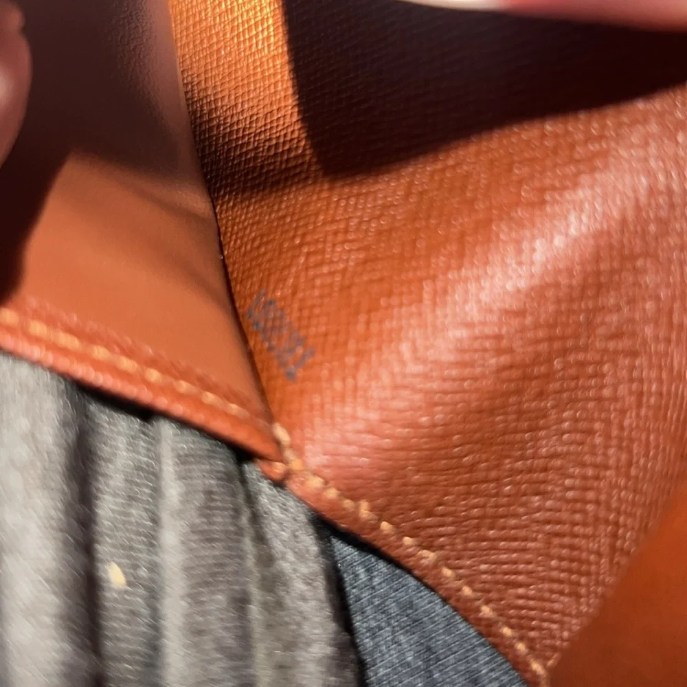 🔥🔥🔥- Authentic Louis Vuitton wallet only !🌸🌸😢